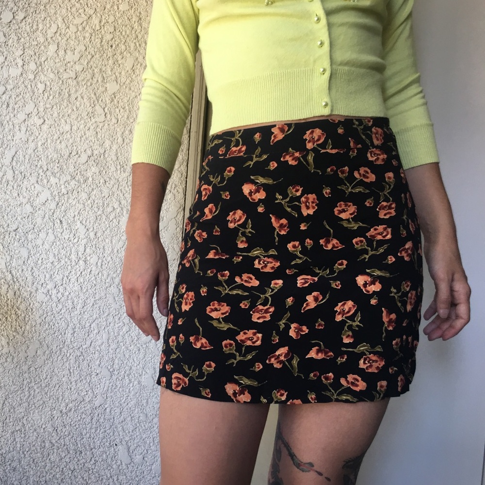 adorable floral, high waisted skirt
